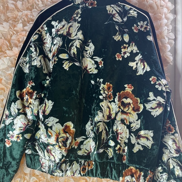 Elli WHITE CRUSHED VELVET BOMBER 🤩🤩 *** size M/L , mint condition - Picture 3 of 3